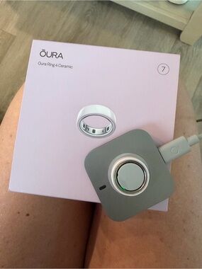 Oura Ring 4 Ceramic - Rose Petal Ring